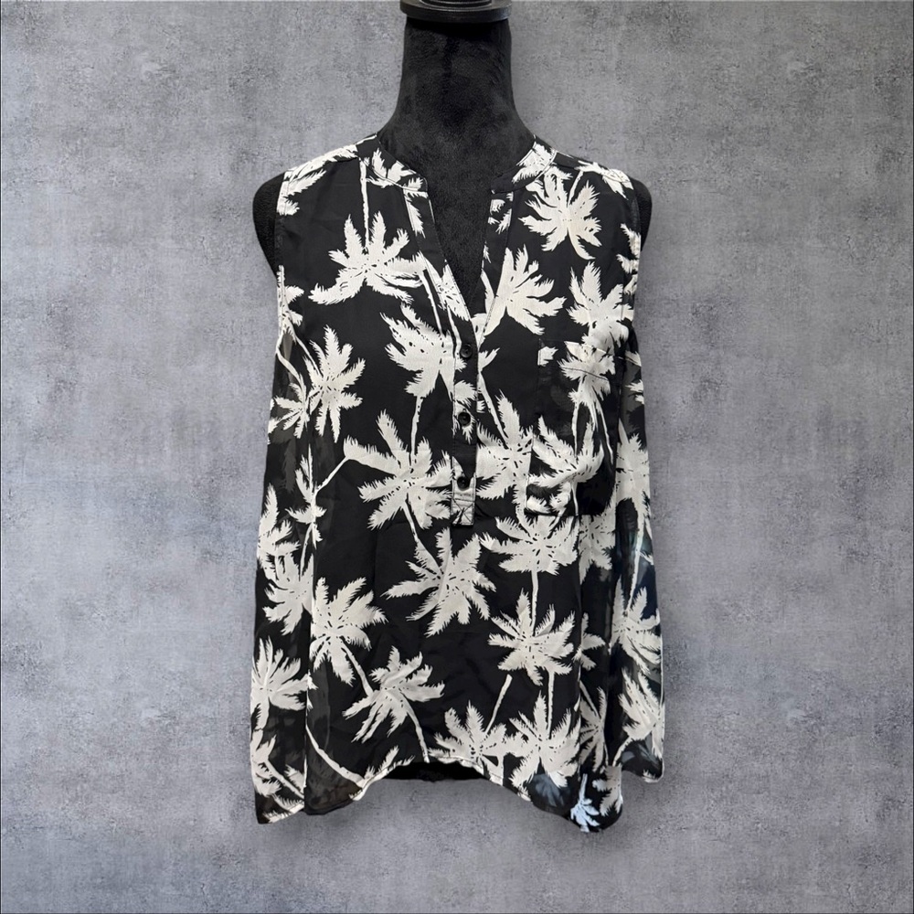 Gianni Bini Black & White Sleeveless V-Neck Floral Blouse - Women’s Size Small